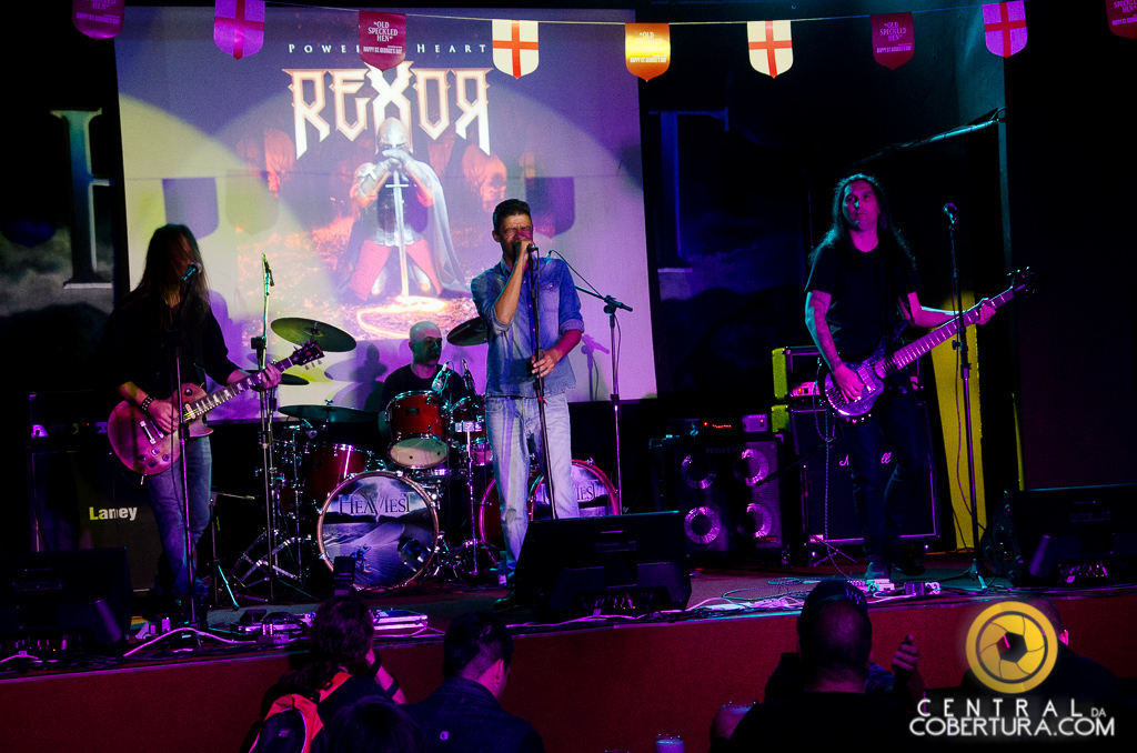 Noite de Metal no Gillan's Inn English Rock Bar com Rexor
