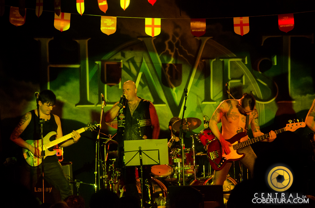 Noite de Metal no Gillan's Inn English Rock Bar com Rexor