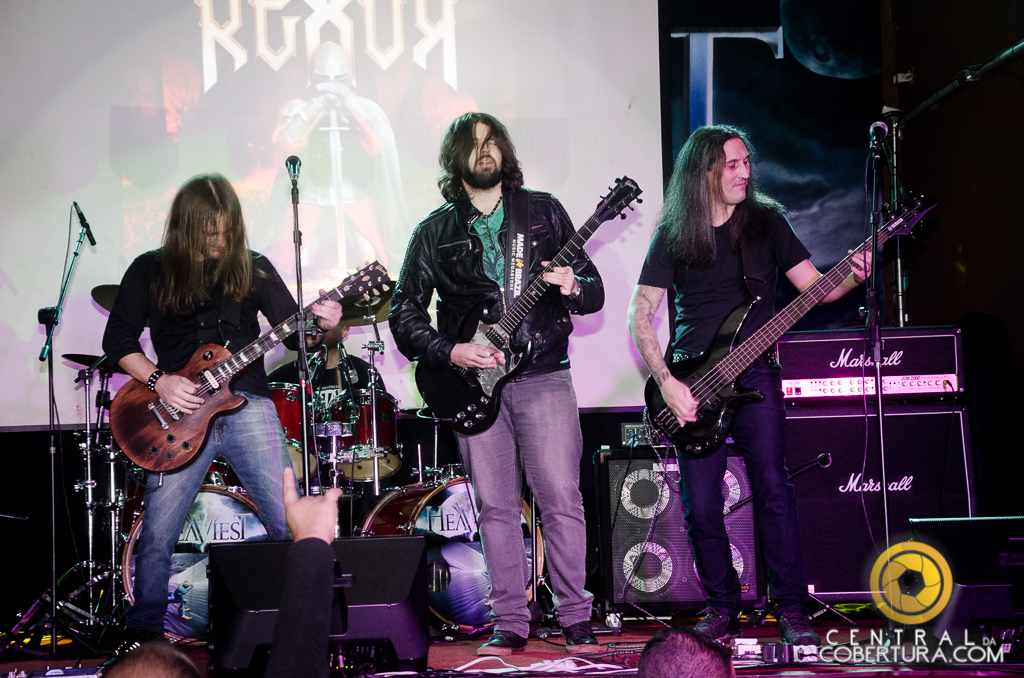 Noite de Metal no Gillan's Inn English Rock Bar com Rexor
