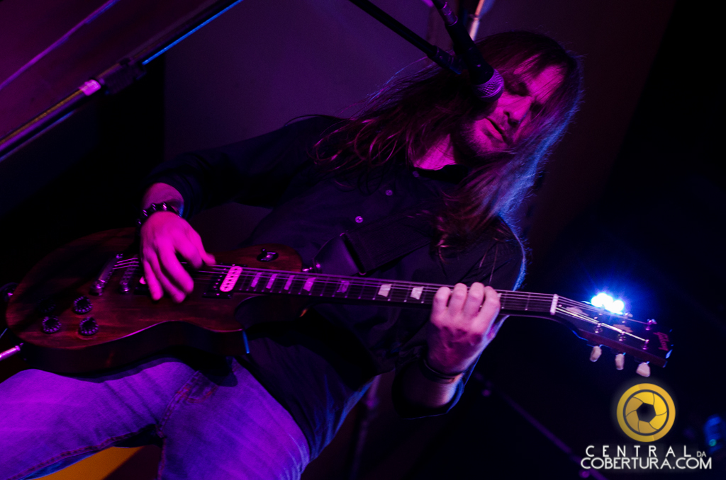 Noite de Metal no Gillan's Inn English Rock Bar com Rexor