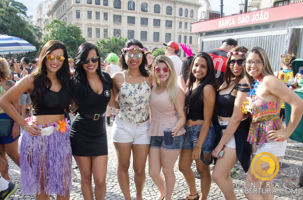 Desfile do Bloco Domingo Ela Não Vai - 2017
