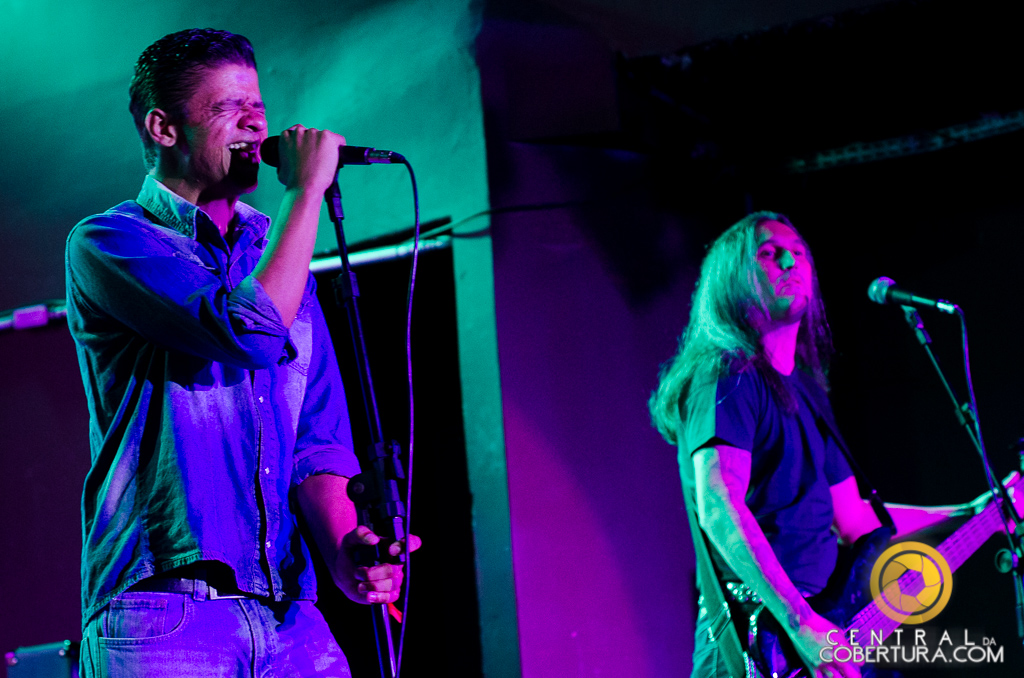 Noite de Metal no Gillan's Inn English Rock Bar com Rexor