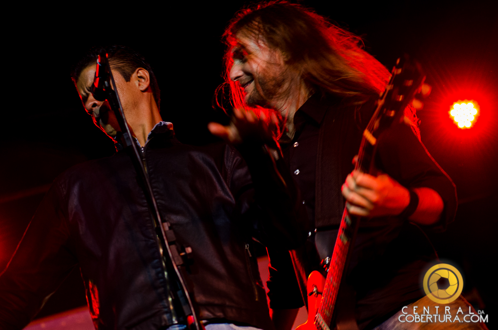 Noite de Metal no Gillan's Inn English Rock Bar com Rexor
