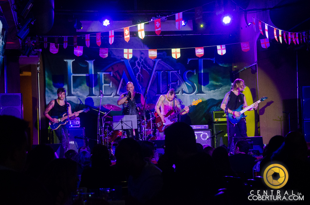 Noite de Metal no Gillan's Inn English Rock Bar com Rexor