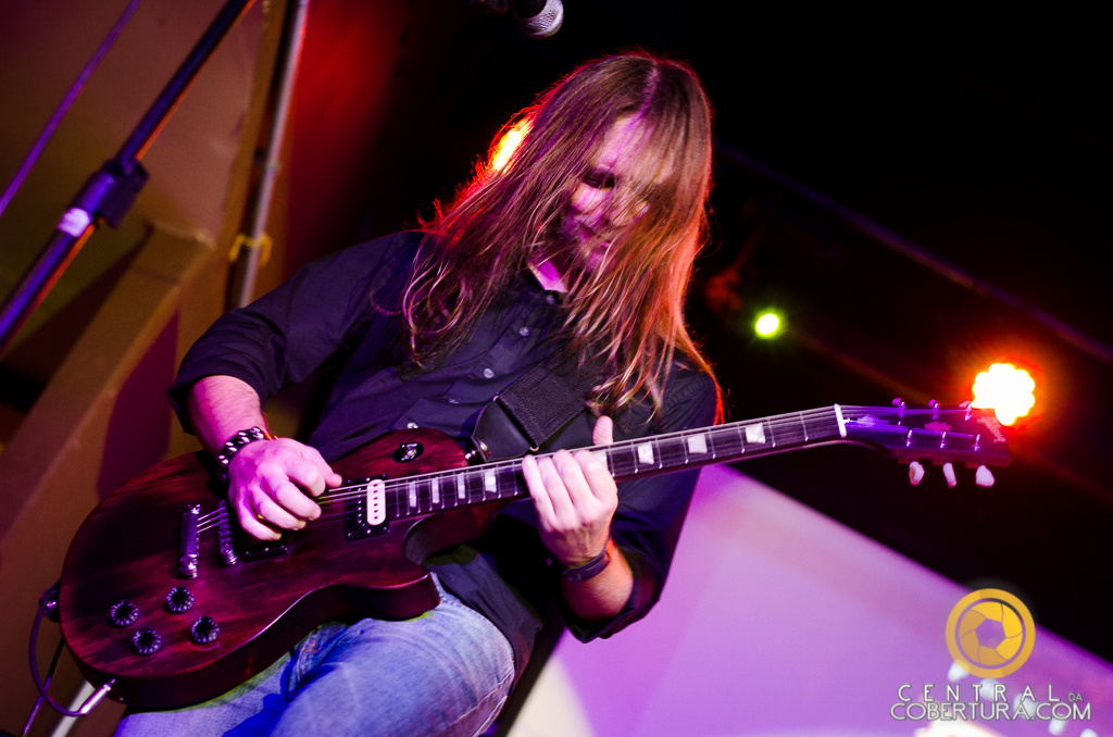 Noite de Metal no Gillan's Inn English Rock Bar com Rexor